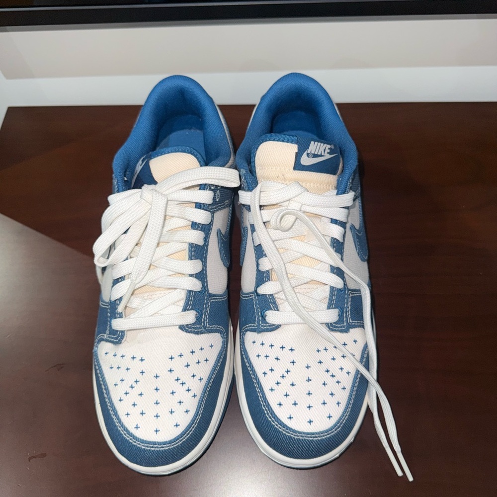 Nike Men's Blue and Cream Sneakers